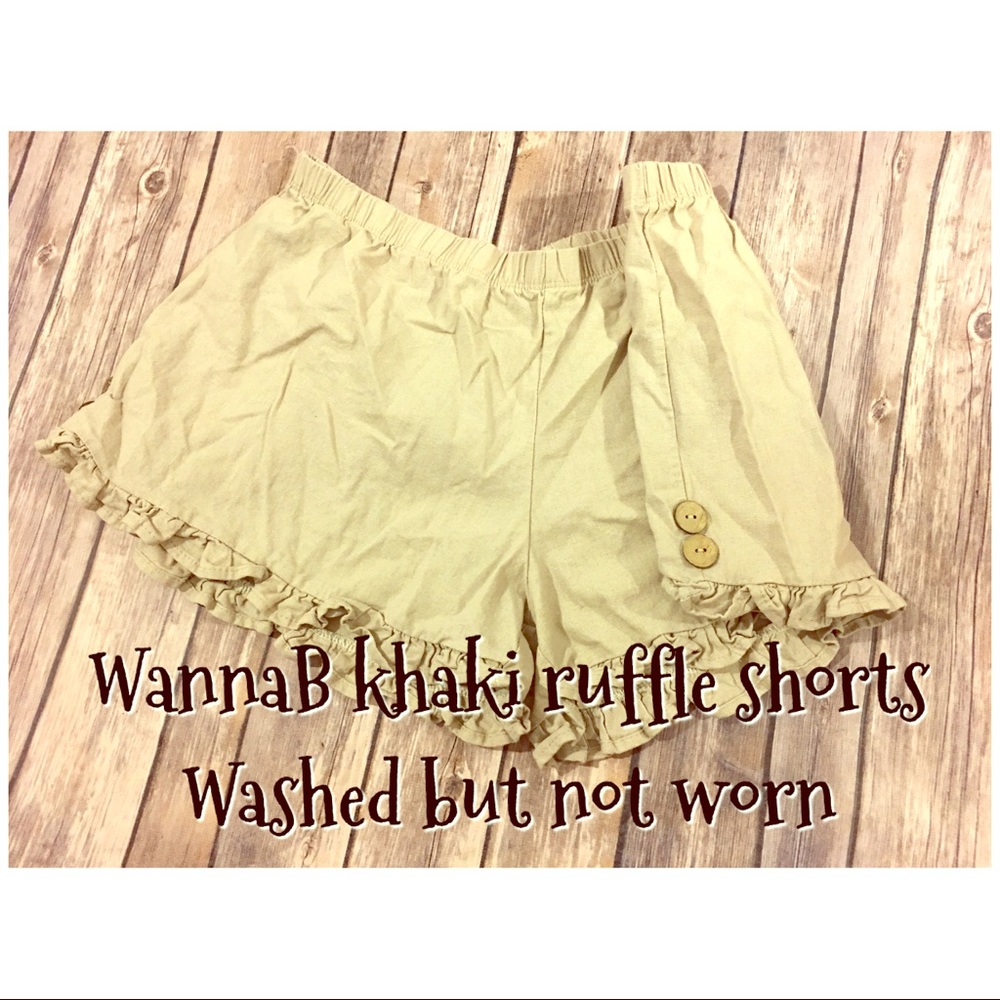 Khaki ruffle shorts