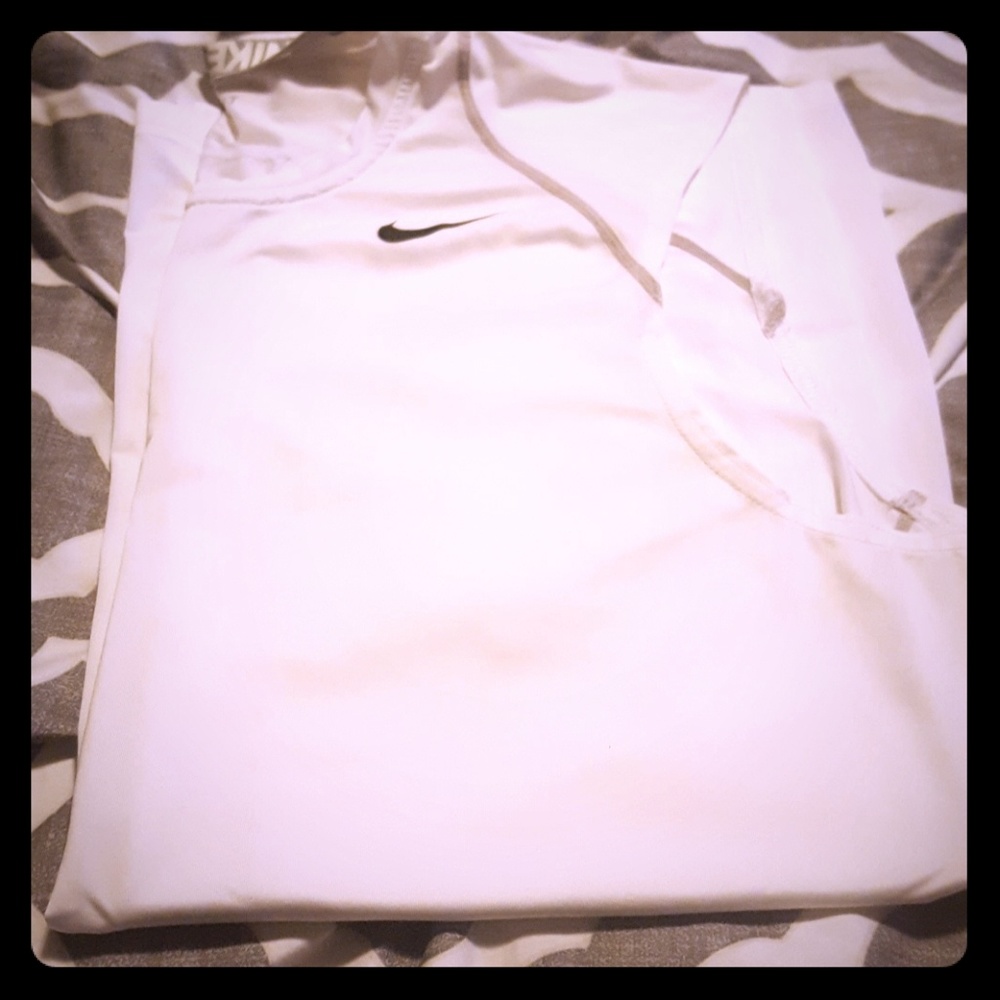 MEN'S NIKE SLEEVELESS T-SHIRT.