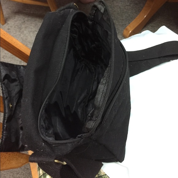 "Philadelphia" Crossbody Bag - Picture 3 of 5