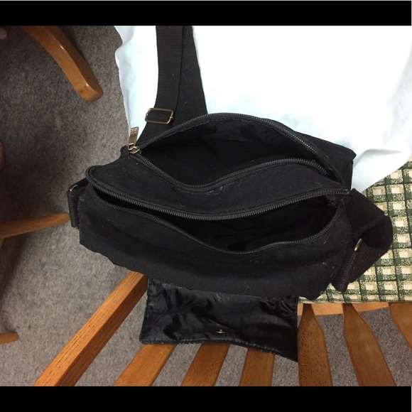 "Philadelphia" Crossbody Bag - Picture 4 of 5