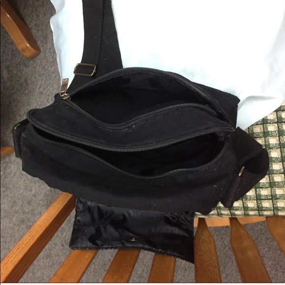 "Philadelphia" Crossbody Bag - Picture 5 of 5