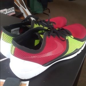 NIKE RED AND GREEN MESH MEN SIZE 12