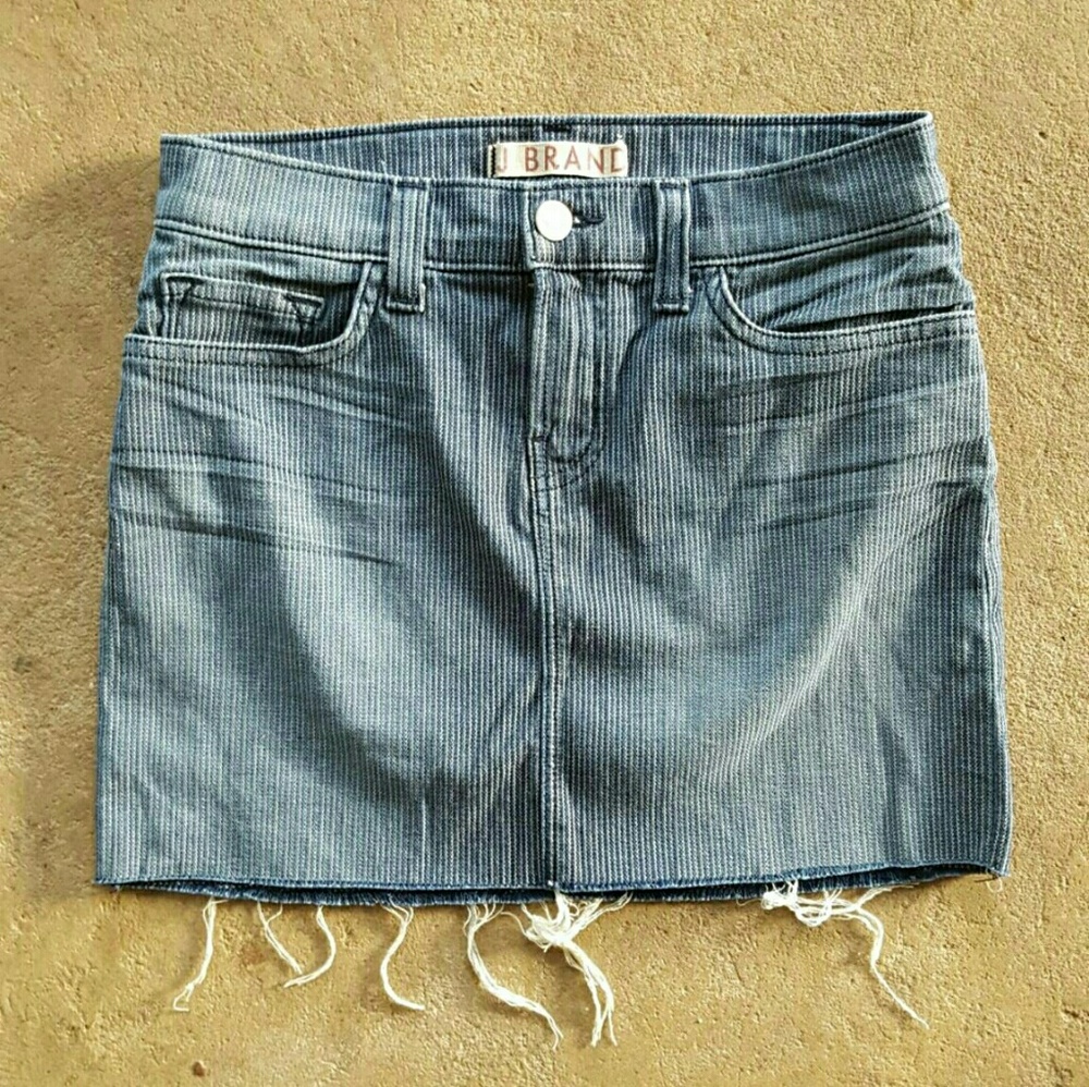 J Brand DISTRESSED Demin mini skirt size 25