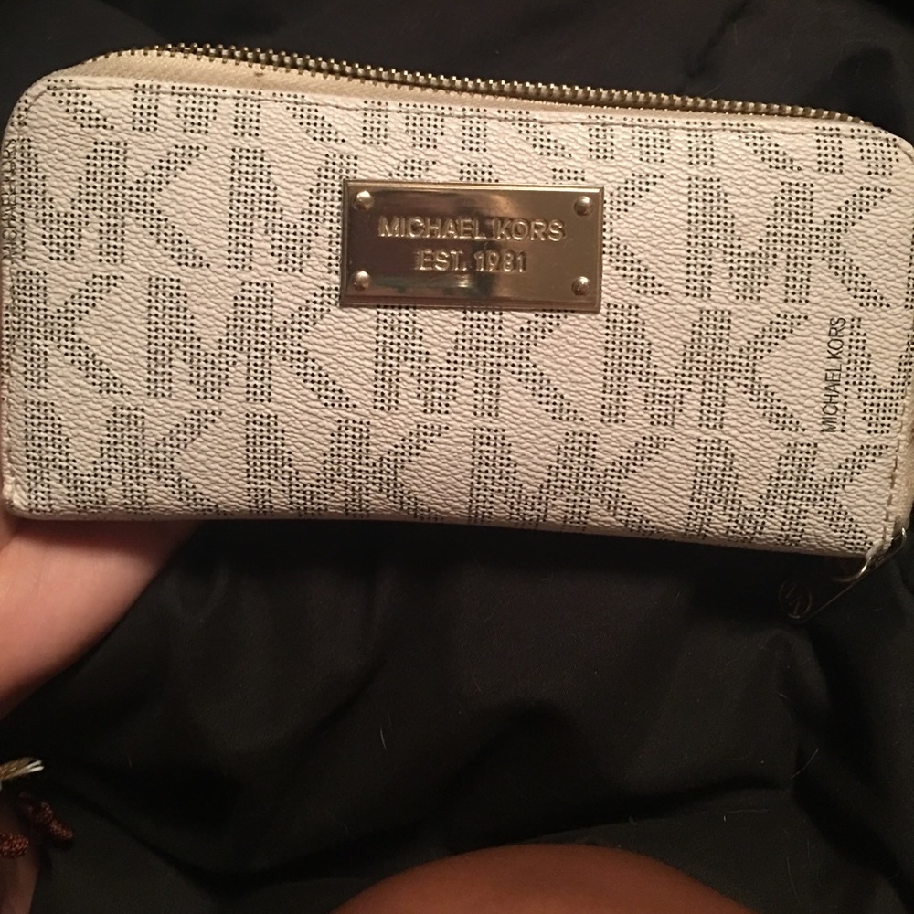 Large Michael kors wallet