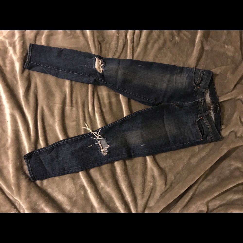 SOLD!!🎉 J Brand Skinny Jeans