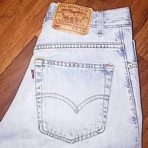 560 Levi's