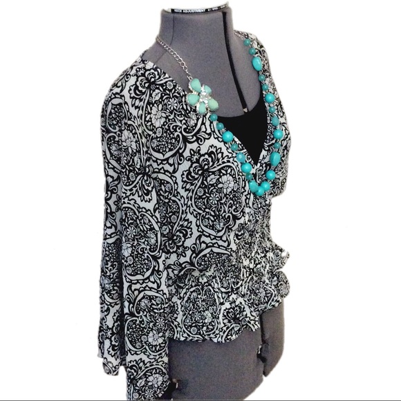 Worthington black and white top. - Picture 2 of 3