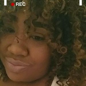 Meet your Posher, Deshona