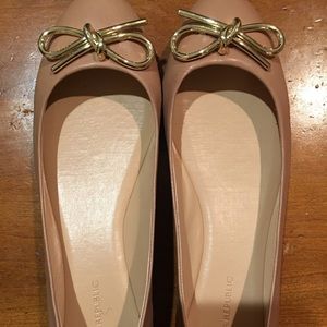 Banana Republic metal gold bow flats