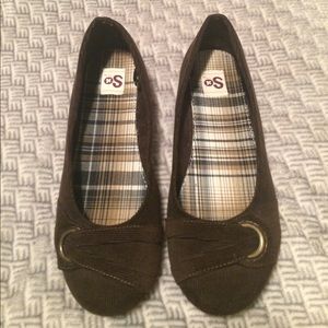 Brown corduroy flats