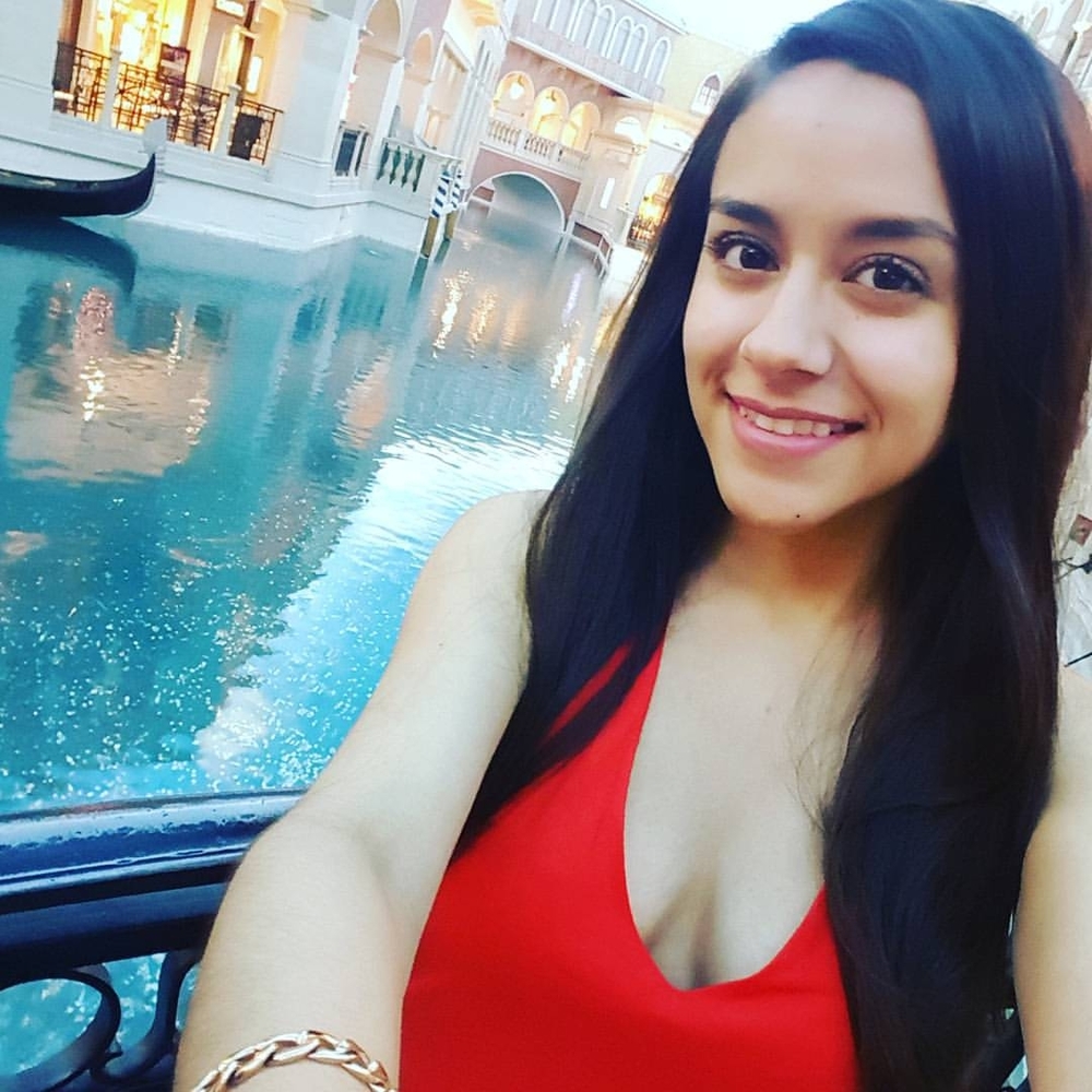 Meet your Posher, Elia