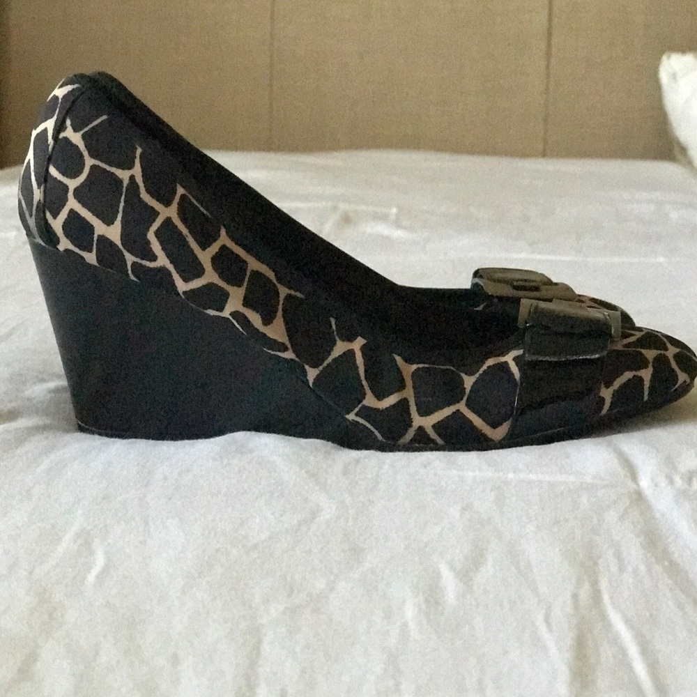 BANDOLINO SIZE 8 ANIMAL PRINT SHOES