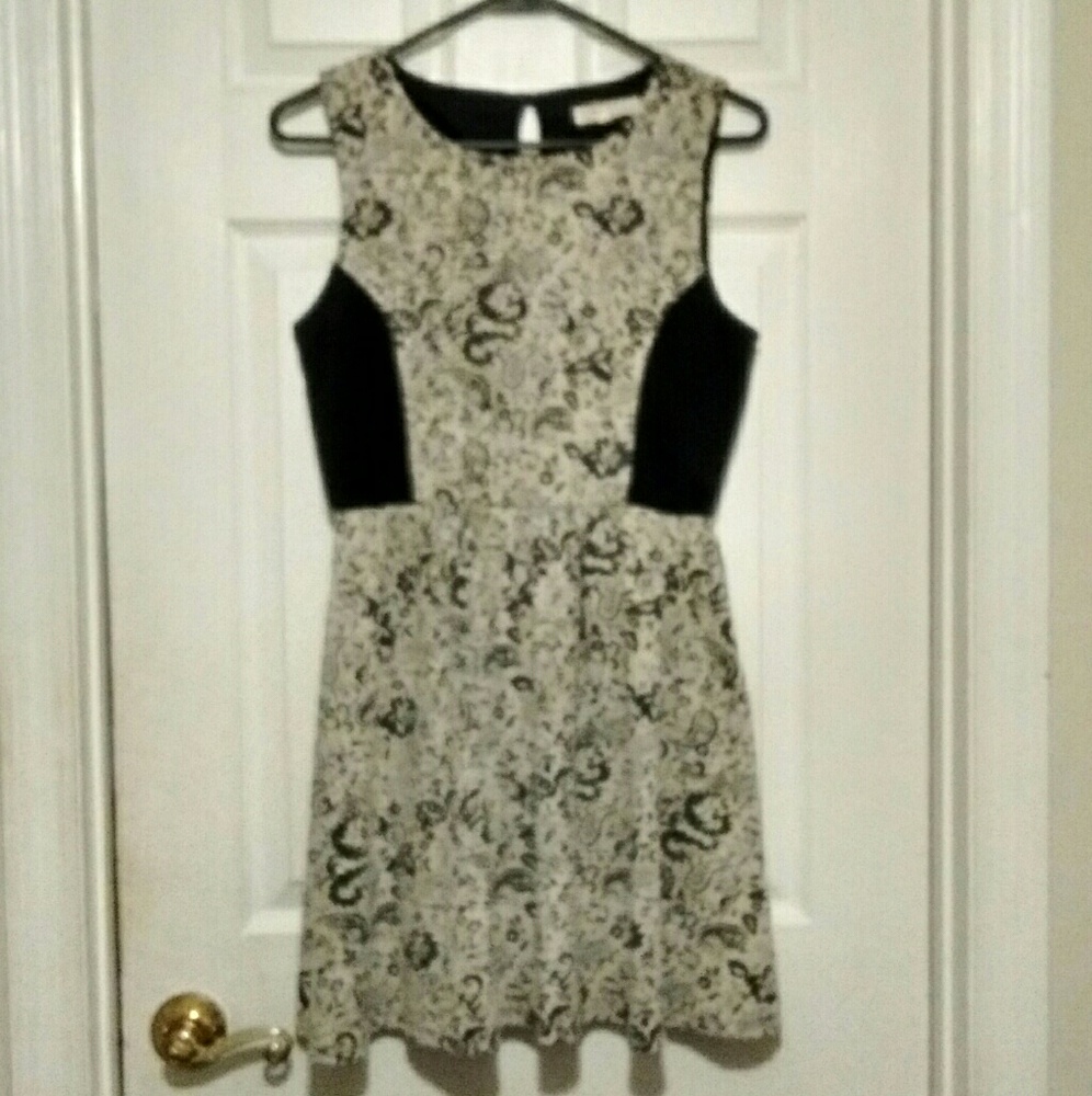 Very Cute Rewind  Mini Dress Sz M Beige and Black