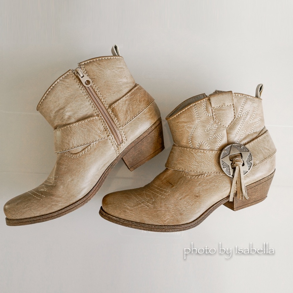 Big Buddha West Natural Paris Cowgirl Ankle Boots