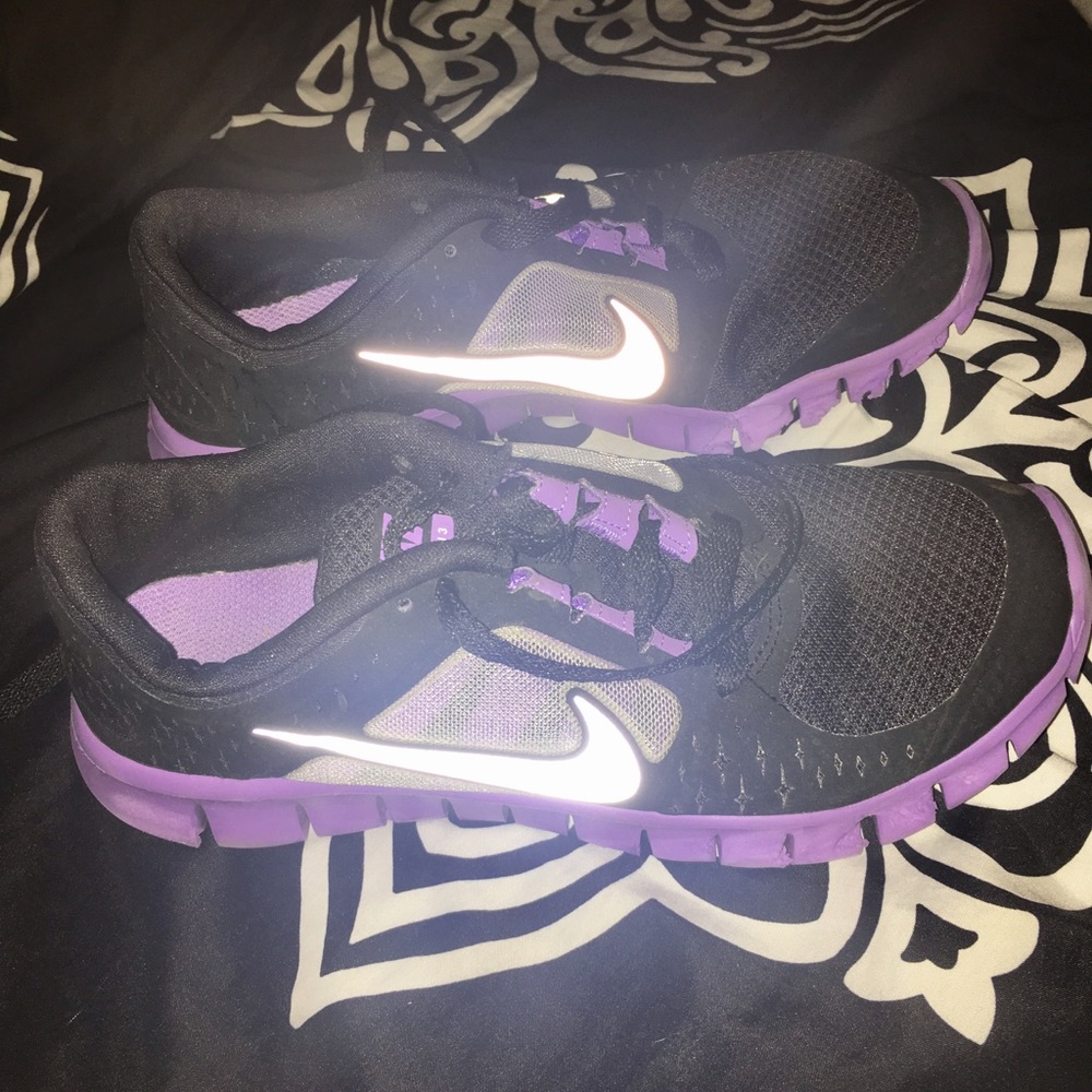 Nike free run 3. Purple and black tennis shoes