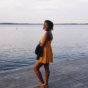 Meet your Posher, Adeena