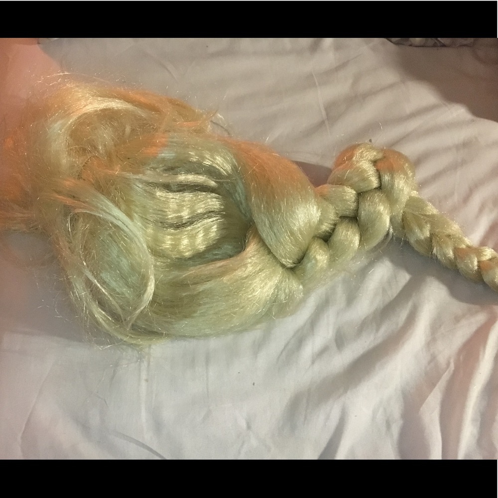 ✨✨FREE WIG WITH ELSA ‼️‼️COSTUME PURCHASE!!!!