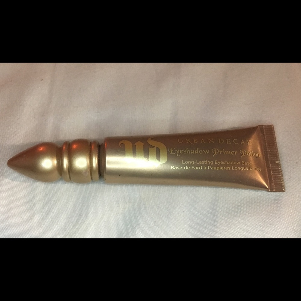 EYESHADOW PRIMER