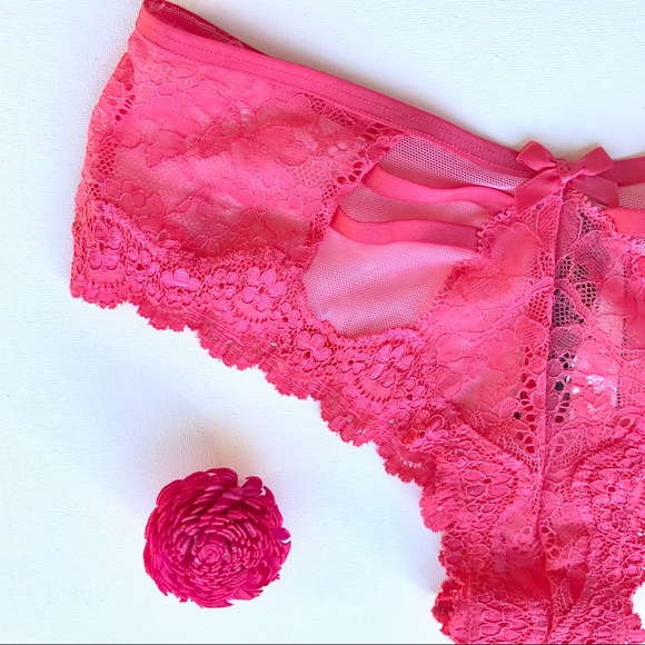 ❤️ SALE ❤️ New VS pink Cheeky panties - Picture 2 of 5