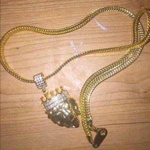 supreme patty lion chain