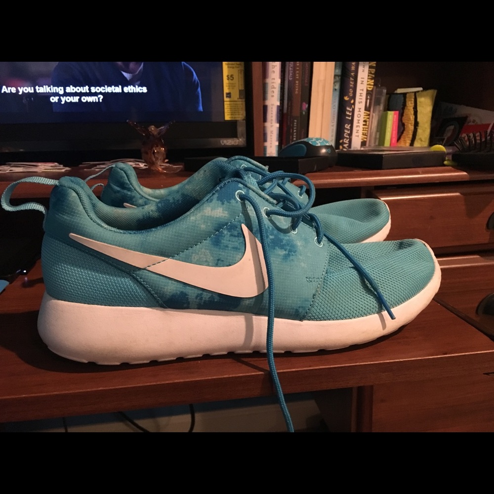 Women's Roshe Runs