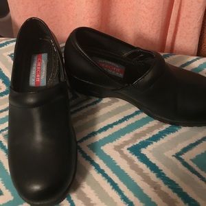 Authentic Cherokee Workwear Harmony Blk shoes.