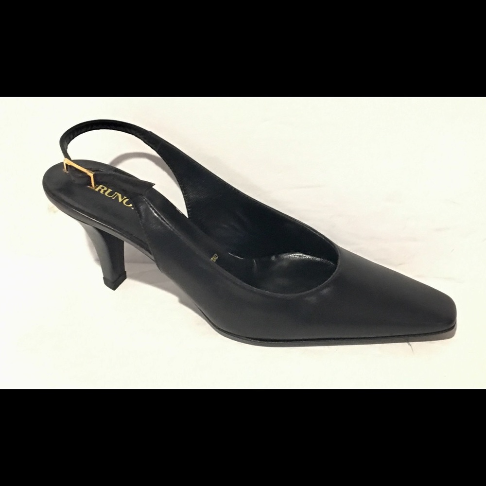 Bruno Magli  new women's size 5 classic slingbacks