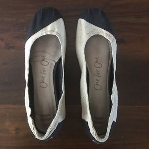 Toms black and neutral flats