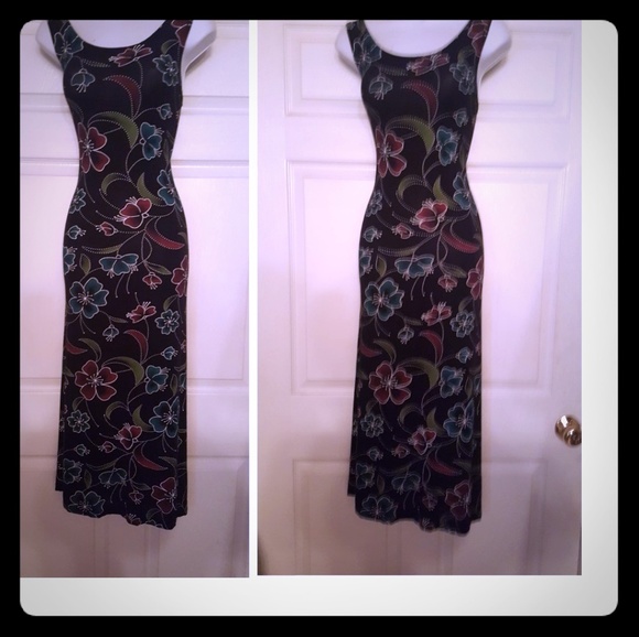 Dresses & Skirts - Beautiful lightweight knit floral print knit dress