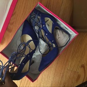 Never worn before Blue heels