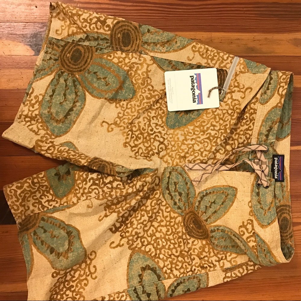 Patagonia NWT Wavefarer Board Shorts - size 29