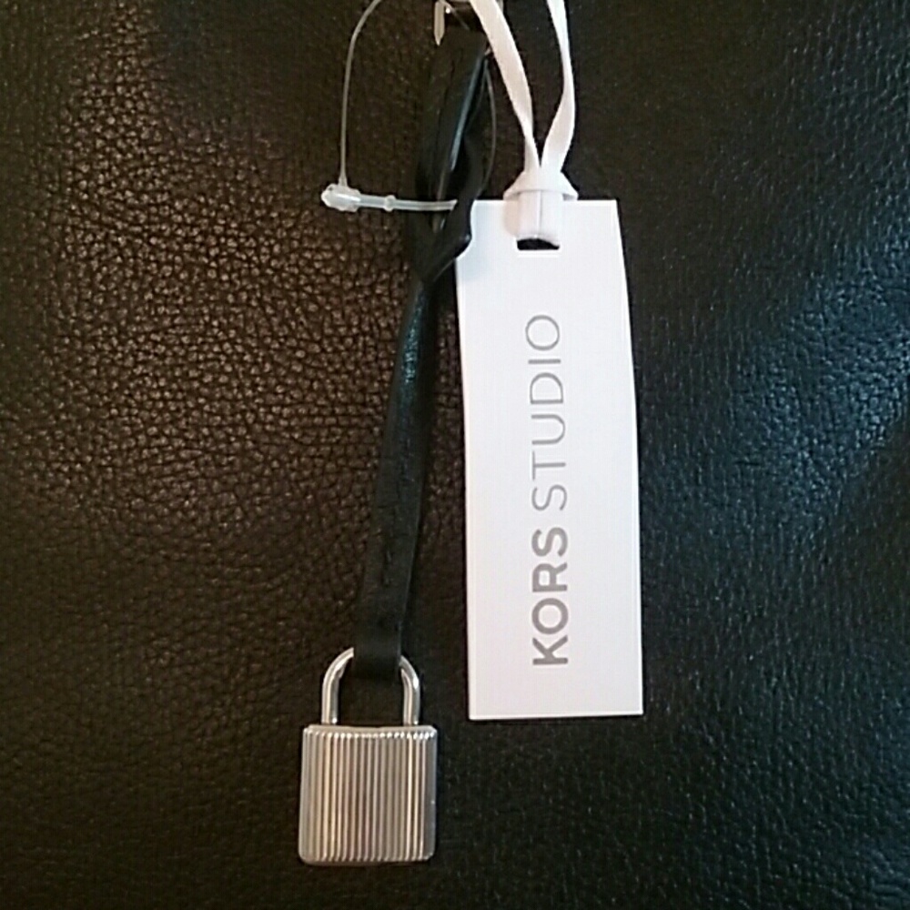 Authentic Michael Kors Mercer Tote - Picture 2 of 6