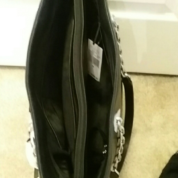 Authentic Michael Kors Mercer Tote - Picture 5 of 6