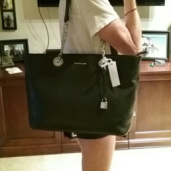 Authentic Michael Kors Mercer Tote - Picture 6 of 6