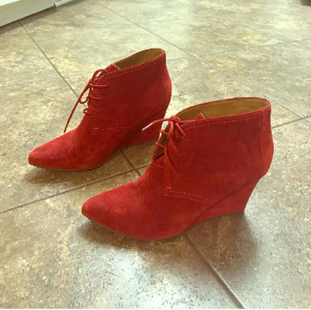 Zara very red sexy booties
