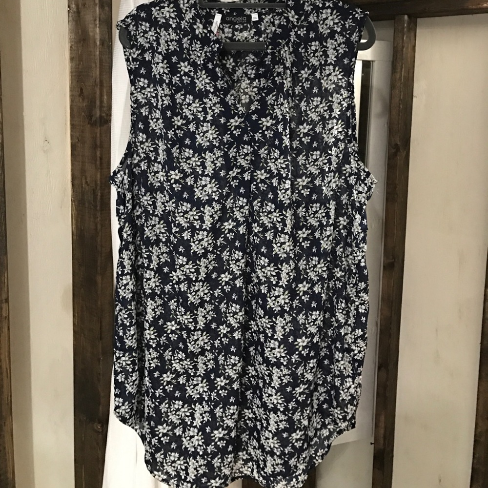 Navy floral top