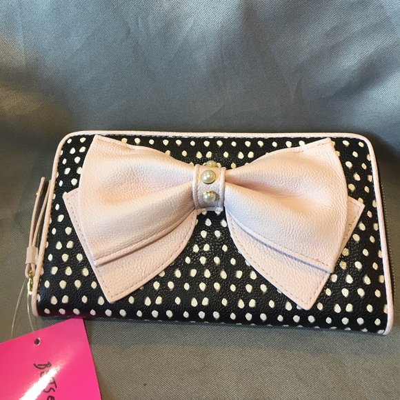 Betsey Johnson Handbags - NWT Betsey Johnson Z/A Wallet w/ Light Pink Bow