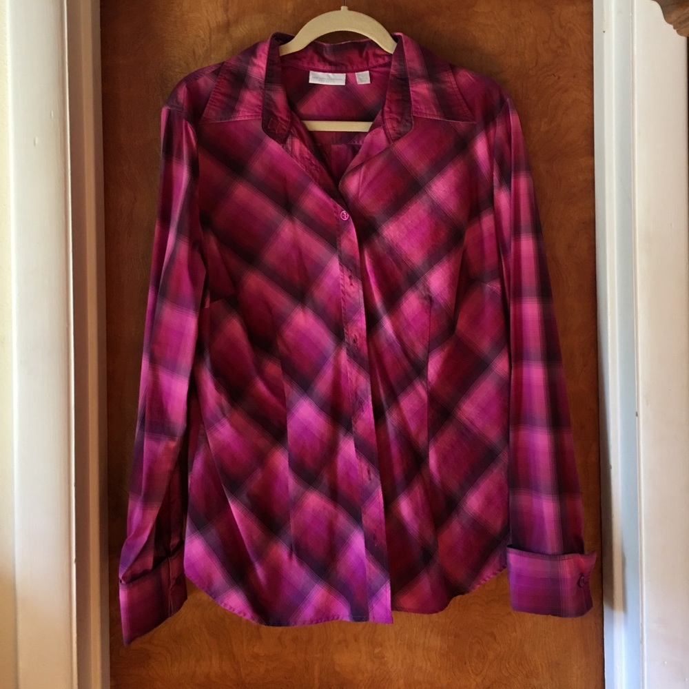 New York & Company classic button up shirt