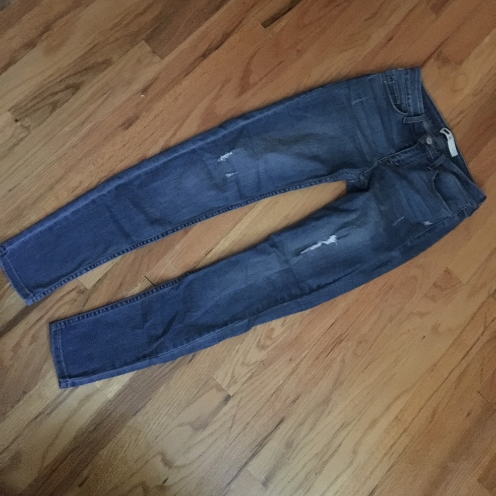 Levi's distressed skinny jean!