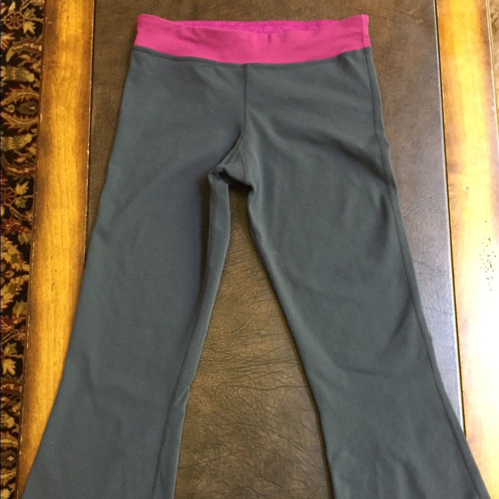 Lululemon grey crops