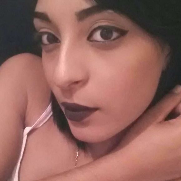 Meet your Posher, Estefani - Picture 1 of 1