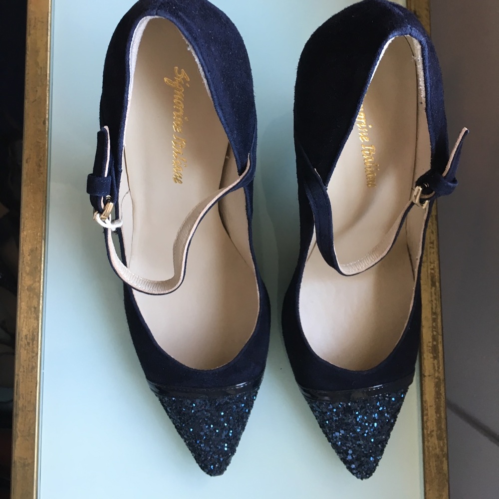Navy suede pump with glitter toe