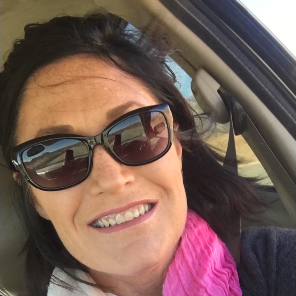 Meet your Posher, Laurie