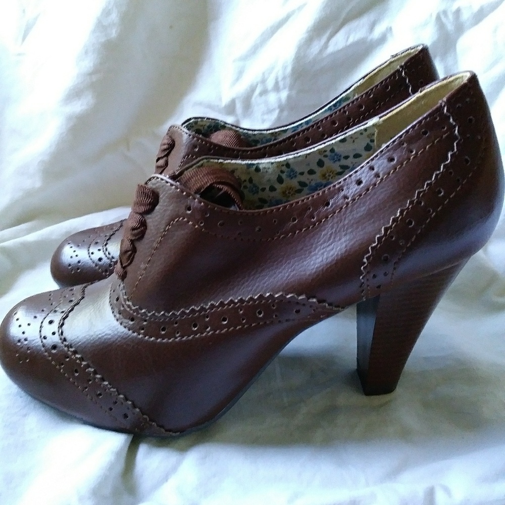 Heeled booties