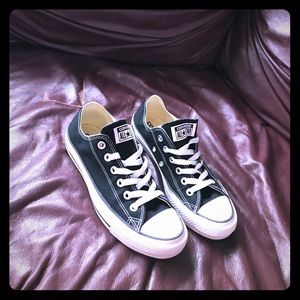 Classic black and white converse low sneakers