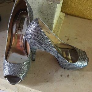 REDUCED Badgley Mischka gorgeous silver pumps