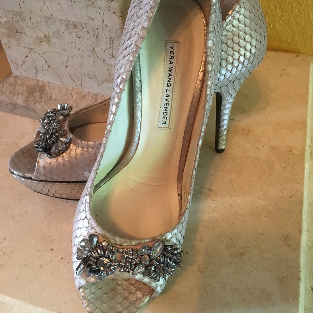 Vera wang pumps