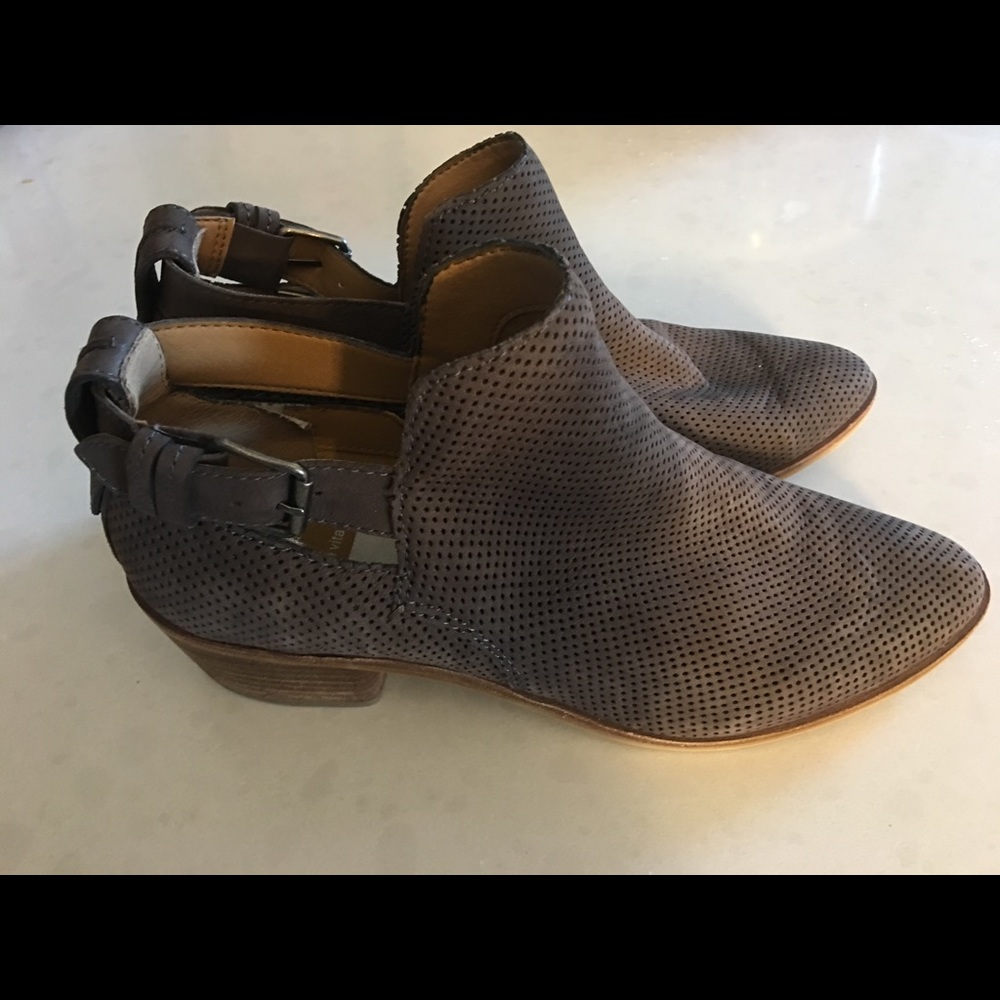 Dolce Vita perforated booties
