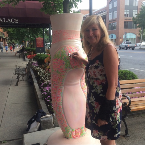 Meet your Posher, Larissa - Picture 1 of 1