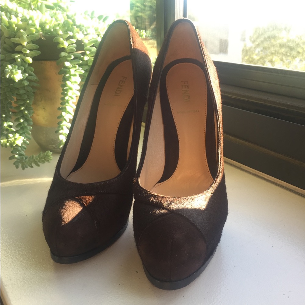 Gorgeous Fendi dark brown pony hair pumps (US8)
